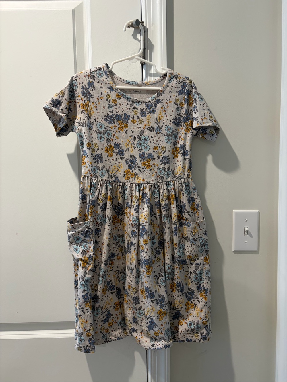 Quince Cream Floral Pocket Dress with Blue and Yellow Blooms